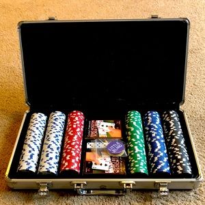 Poker set - comes with case and everything you see pictured!